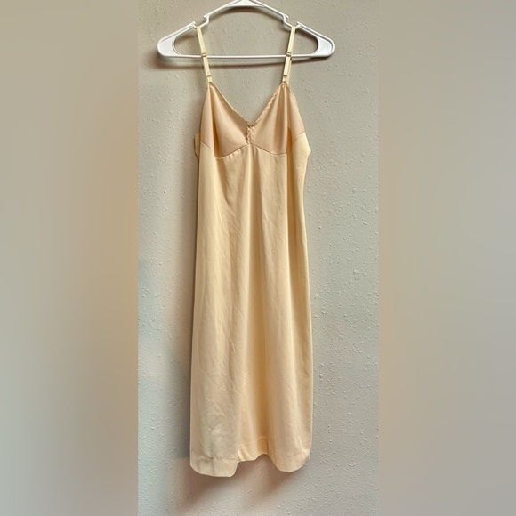Vanity Fair Other - vintage Vanity Fair ivory slip dress (size 32 TT)